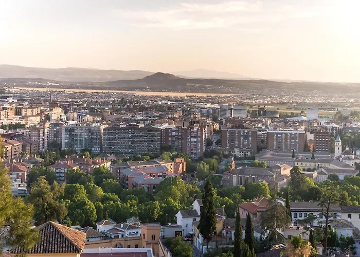 Montevive, Disfruta Atardeceres Unicos De En Nuestra Terraza Granada